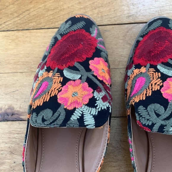 Indigo Women's Black Mules with Multicolor Floral Embroidery - Picture 4 of 6